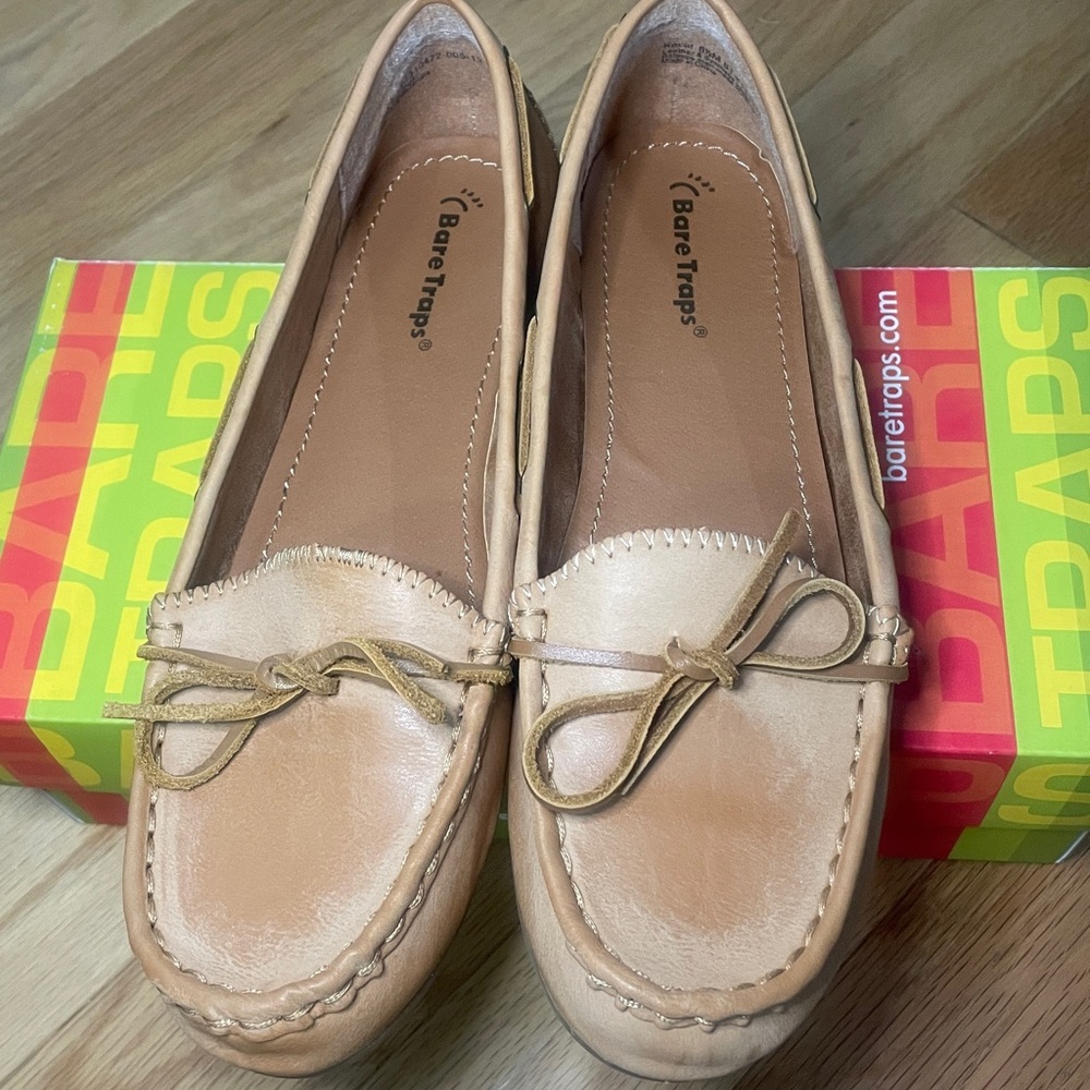 Baretraps KACIE Leather and Synthetic Upper Loafer
Womens 8 1/2 M Color Peanut